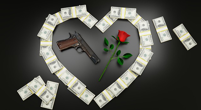 peníze, růže a pistole